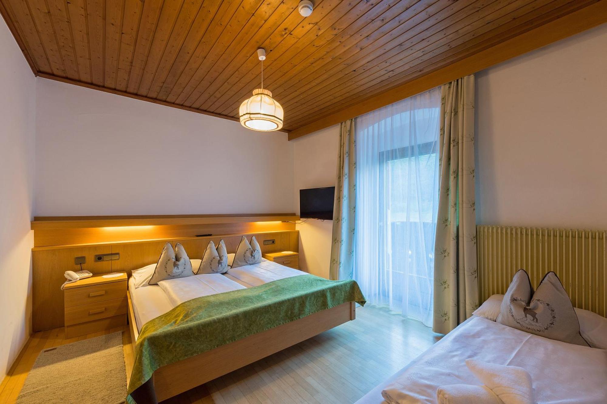 Alpin Natur Hotel Brueckele Braies  Esterno foto