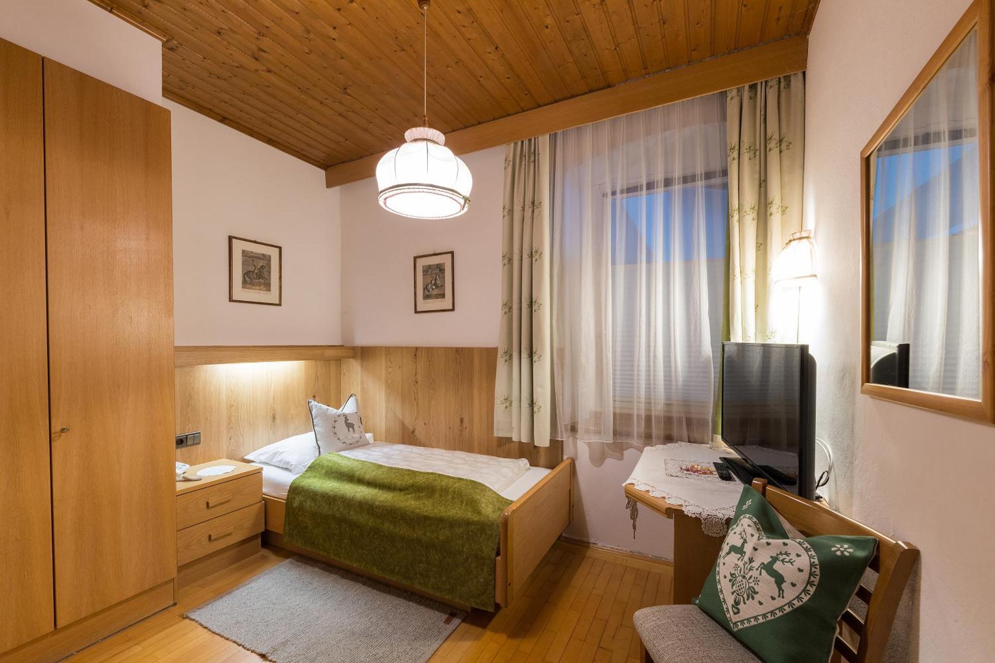 Alpin Natur Hotel Brueckele Braies  Esterno foto
