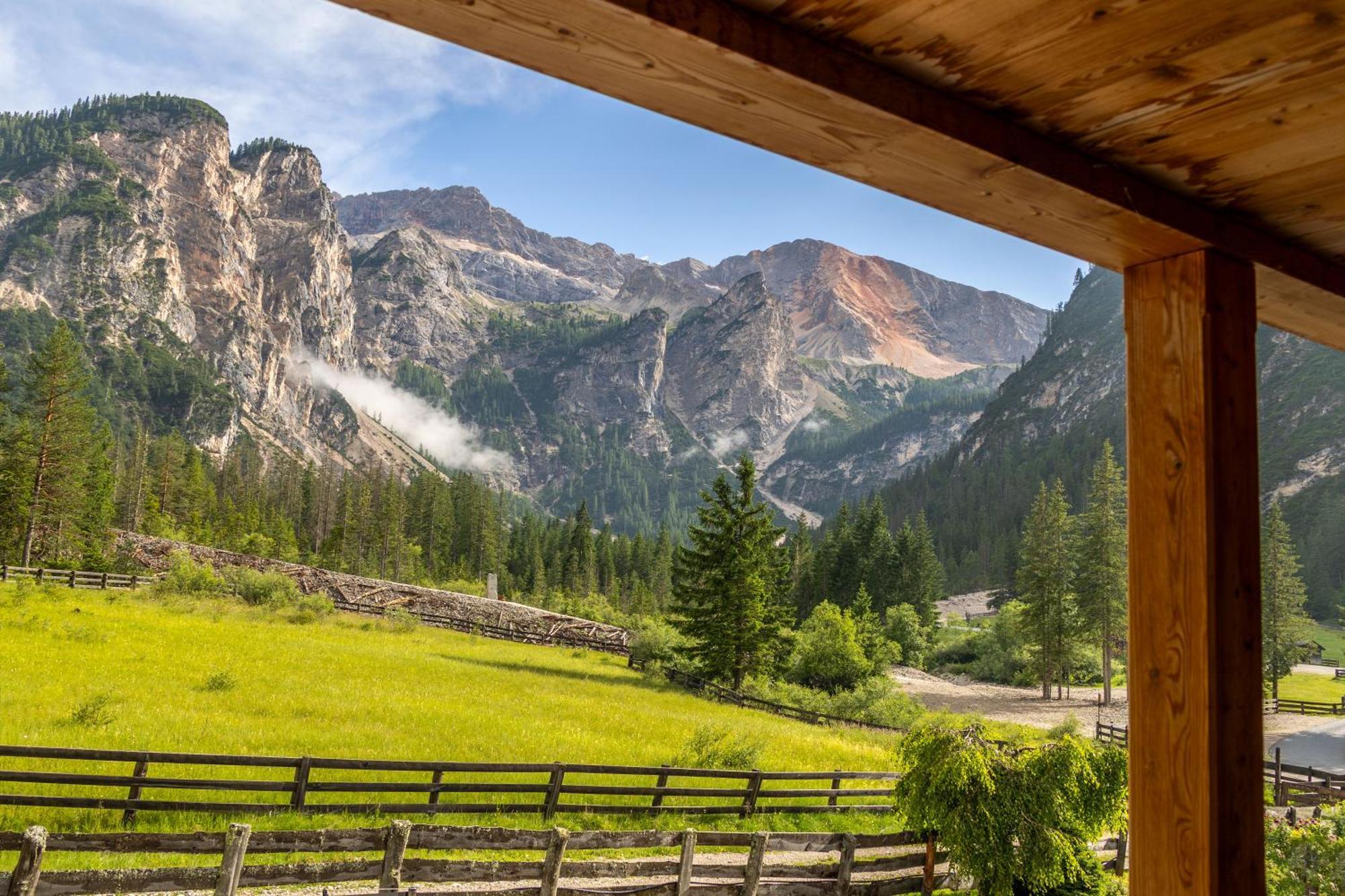 Alpin Natur Hotel Brueckele Braies  Esterno foto